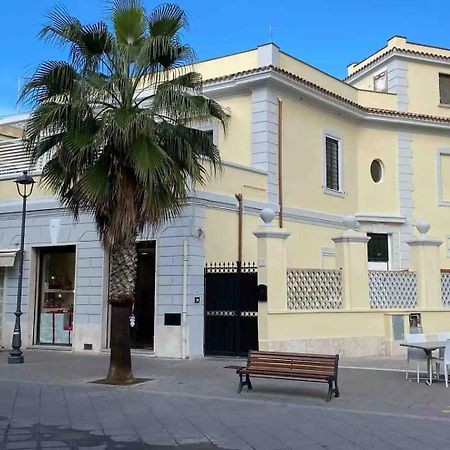Rome, Beautiful Apartment In A Vintage Building リド・ディ・オスティア エクステリア 写真