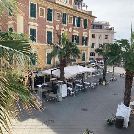 Rome, Beautiful Apartment In A Vintage Building リド・ディ・オスティア エクステリア 写真