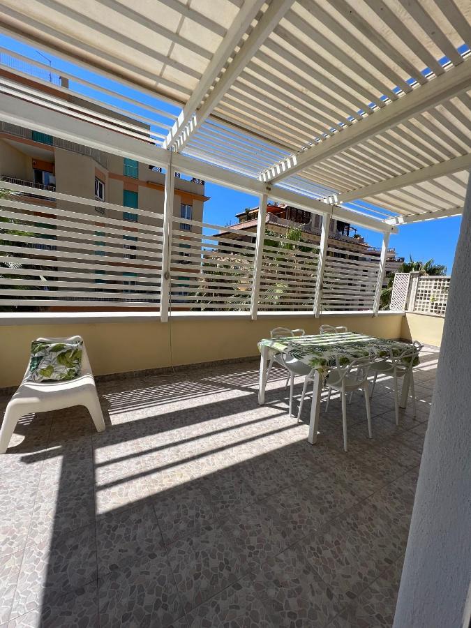 Rome, Beautiful Apartment In A Vintage Building リド・ディ・オスティア エクステリア 写真