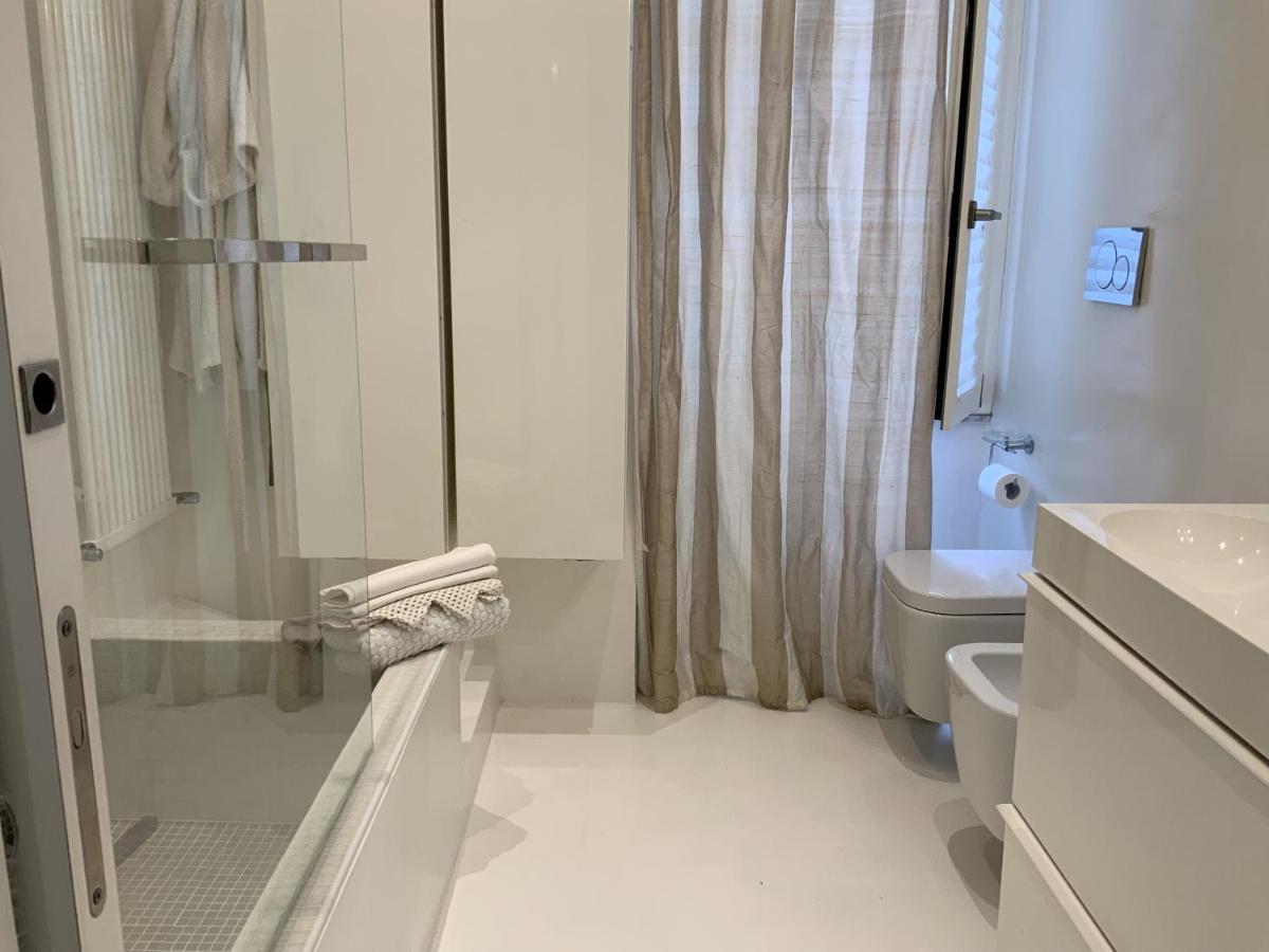 Rome, Beautiful Apartment In A Vintage Building リド・ディ・オスティア エクステリア 写真
