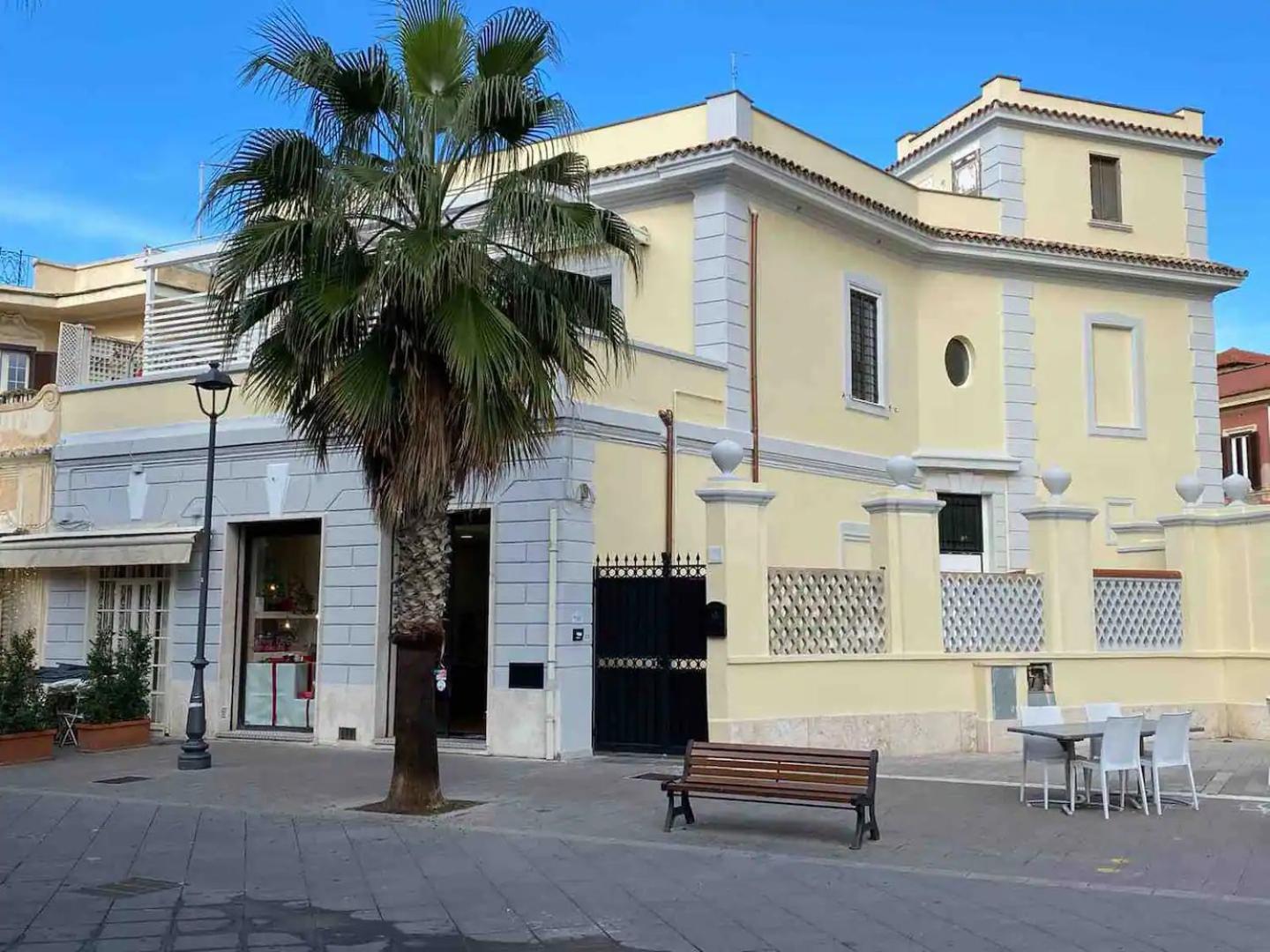 Rome, Beautiful Apartment In A Vintage Building リド・ディ・オスティア エクステリア 写真