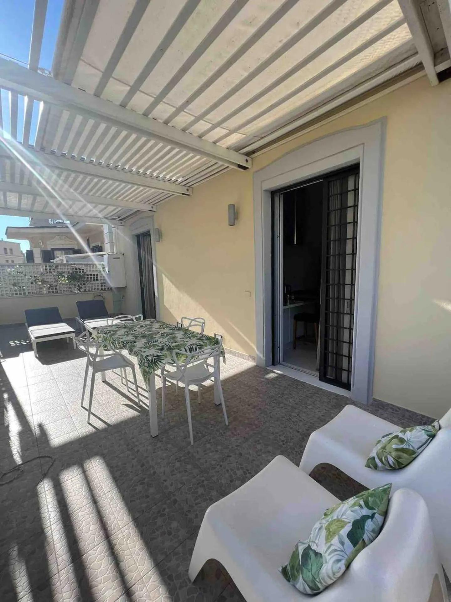 Rome, Beautiful Apartment In A Vintage Building リド・ディ・オスティア エクステリア 写真