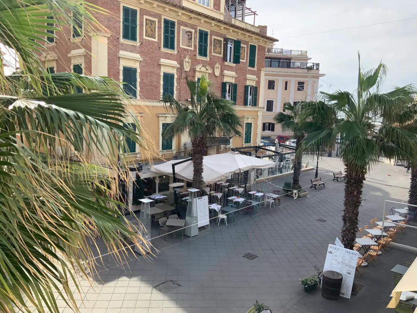 Rome, Beautiful Apartment In A Vintage Building リド・ディ・オスティア エクステリア 写真