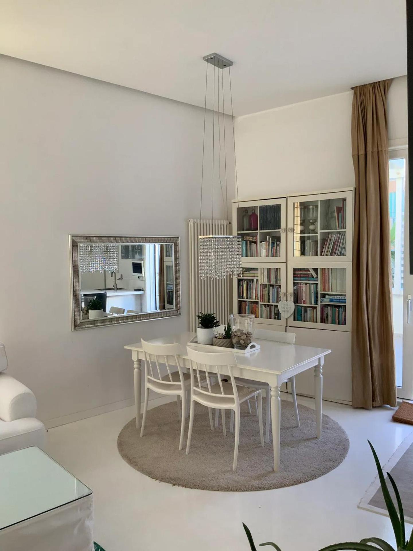 Rome, Beautiful Apartment In A Vintage Building リド・ディ・オスティア エクステリア 写真