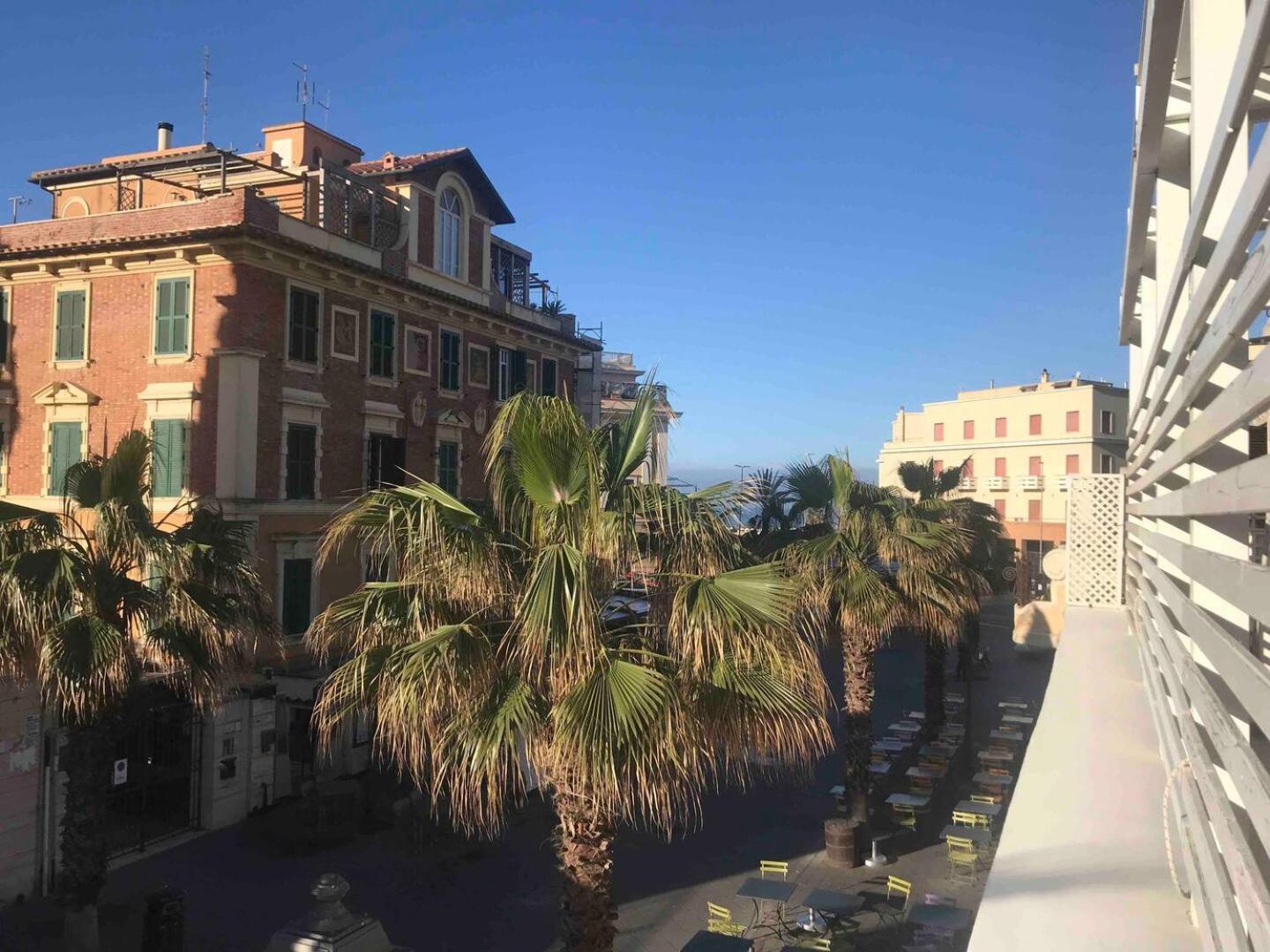 Rome, Beautiful Apartment In A Vintage Building リド・ディ・オスティア エクステリア 写真