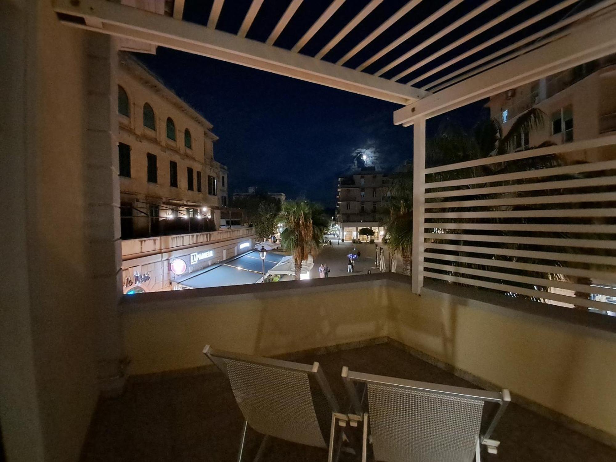 Rome, Beautiful Apartment In A Vintage Building リド・ディ・オスティア エクステリア 写真