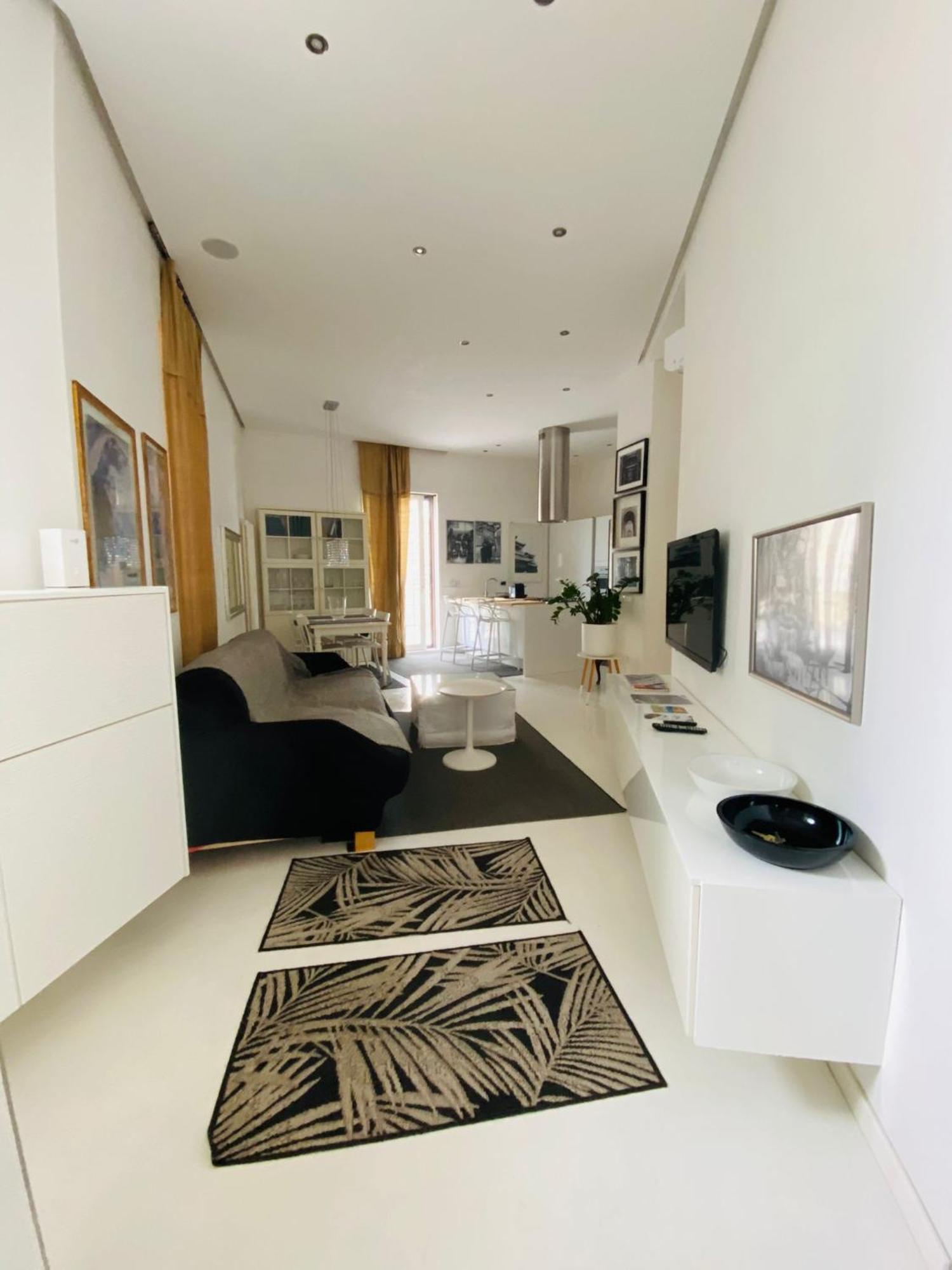 Rome, Beautiful Apartment In A Vintage Building リド・ディ・オスティア エクステリア 写真