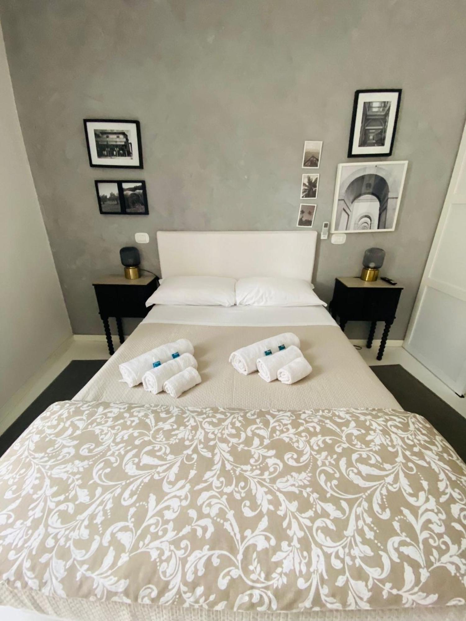 Rome, Beautiful Apartment In A Vintage Building リド・ディ・オスティア エクステリア 写真